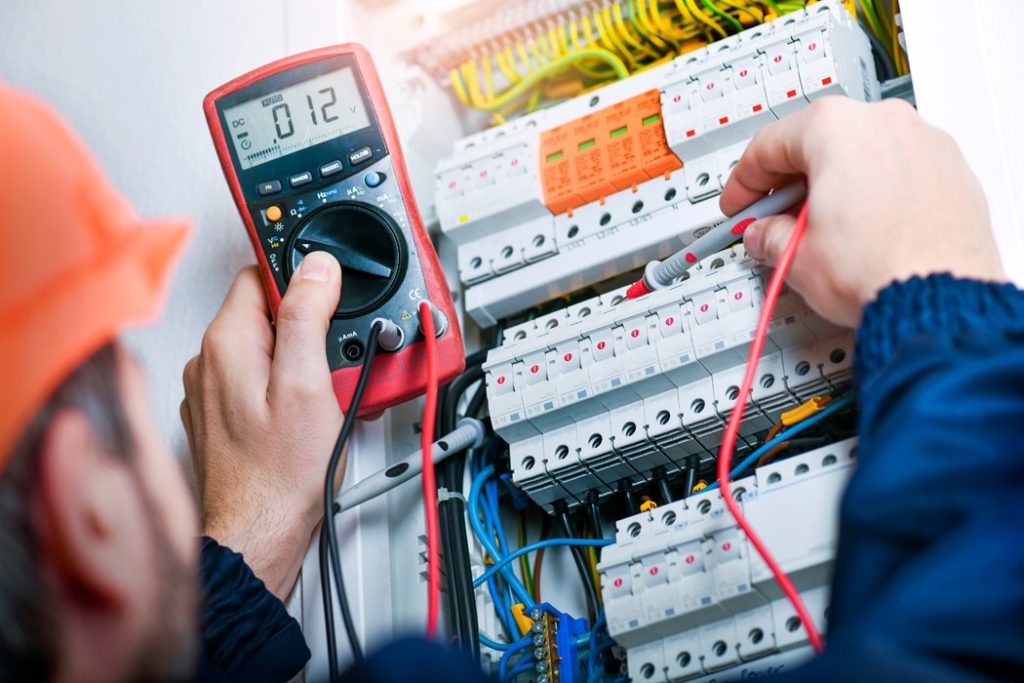 Électricité Générale Services professionnels d'électricité L'électricité est le cœur de toute installation moderne. Nous concevons et réalisons des systèmes électriques performants, fiables et conformes aux normes internationales. Expertise conforme aux normes NFC 15-100 et IEC Solutions économes et évolutives Matériel certifié et garanti Équipe qualifiée et réactive